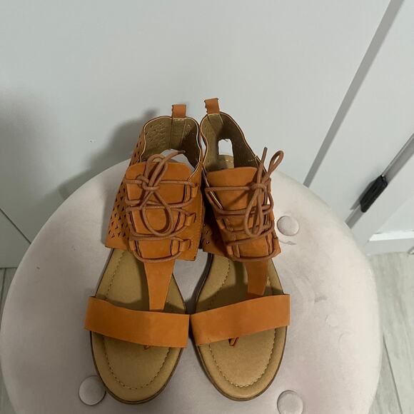 Lucky Brand Tan Perforated Gladiator Sandals Size 9.5 - Picture 3 of 7